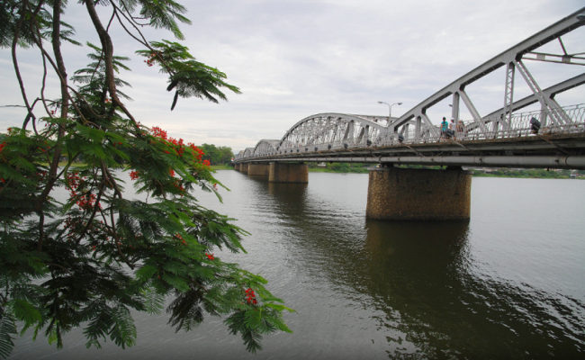 Truong Tien Bridge Hue- Best Hue City Tour Travel