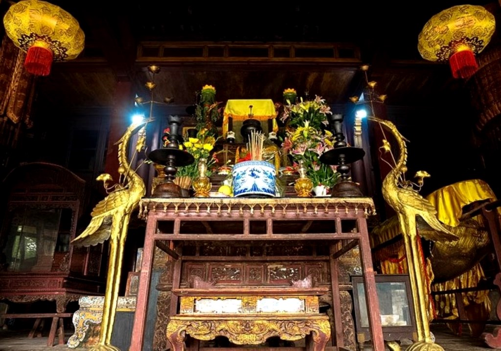 Hon Chen Temple Hue- Best Hue City Tour Travel