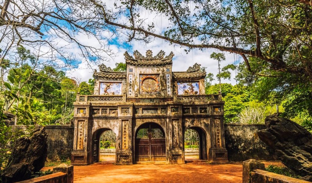 Hue Pagoda - Hue Buddhist Tour - Best Hue City Tours