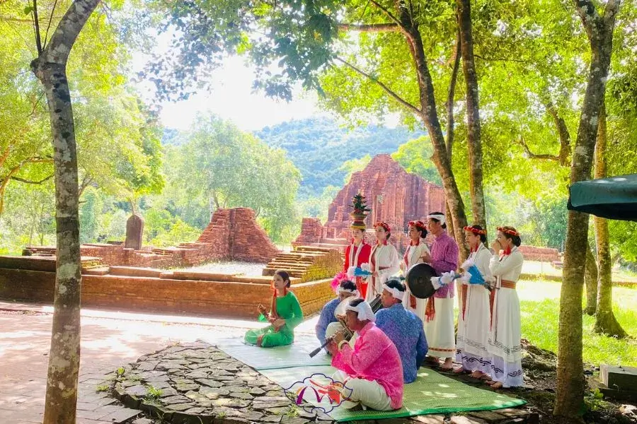 Champa dance performers at My Son Sanctuary site