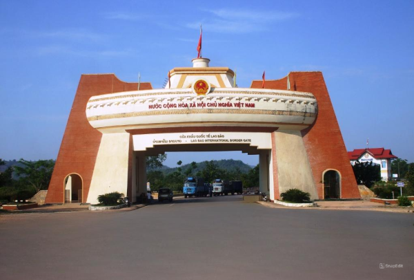 Phong Nha to Lao Bao Border by private car- Best Hue City Tour Travel