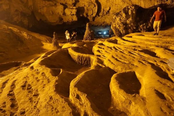 Nguom Ngao Cave